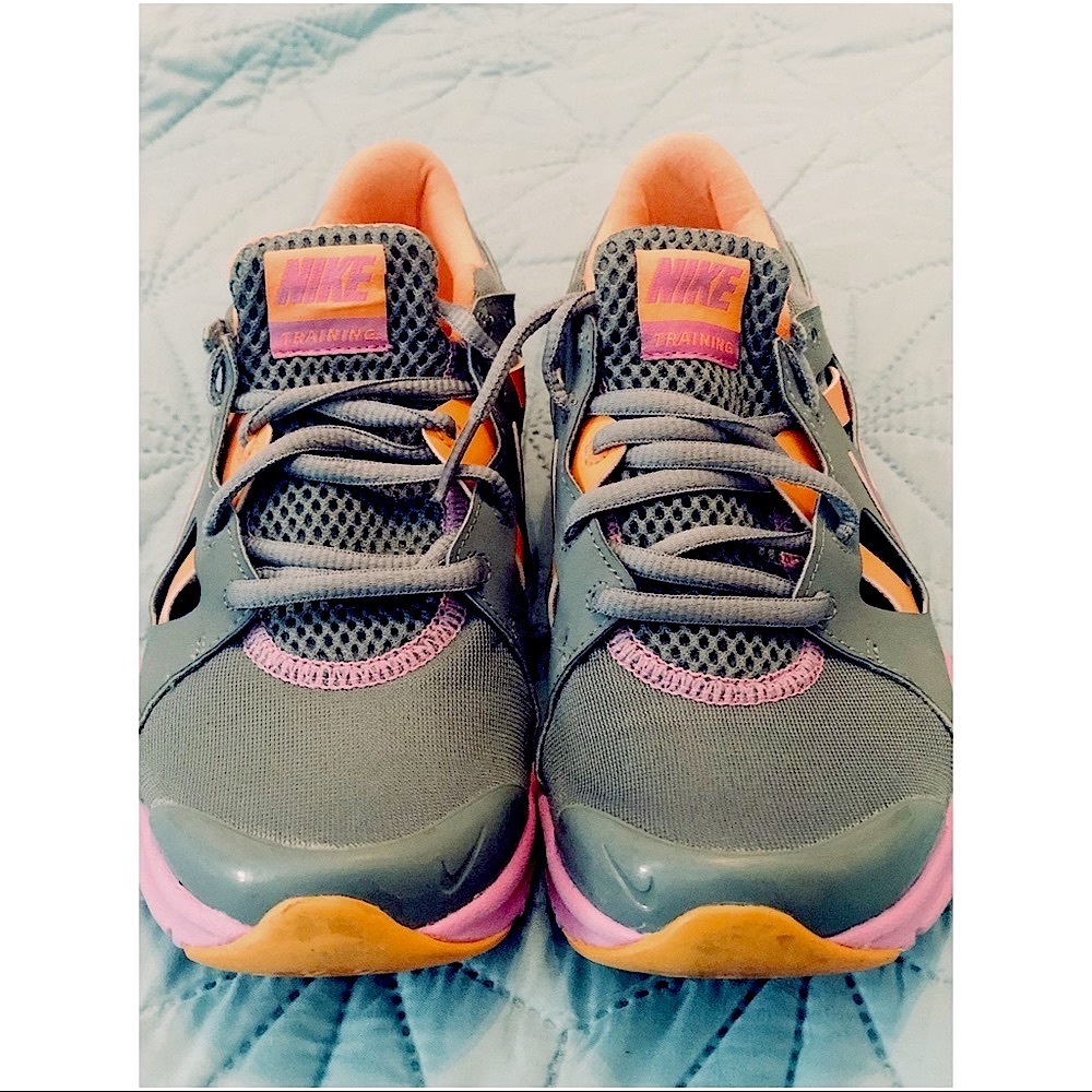 Nike memory foam shoes